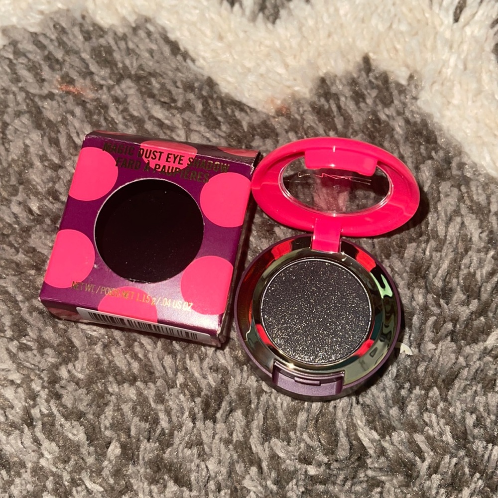 NIB MAC Holiday Eyeshadow in Mustache